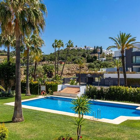 Spacious Beachfront Town House In Estepona With Fully Equipped Kitchen, Pools, Garden, Sea View Exterior foto