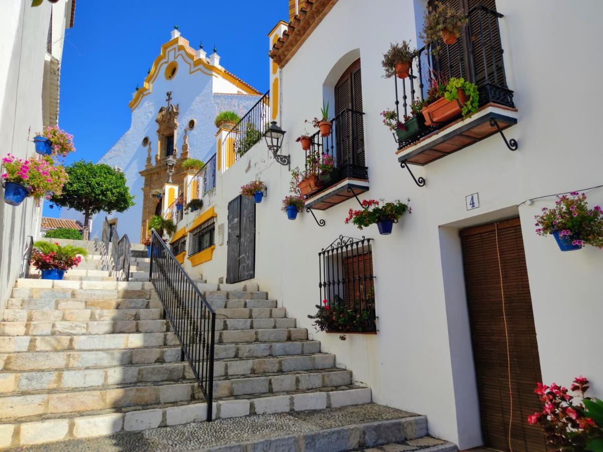Spacious Beachfront Town House In Estepona With Fully Equipped Kitchen, Pools, Garden, Sea View Exterior foto