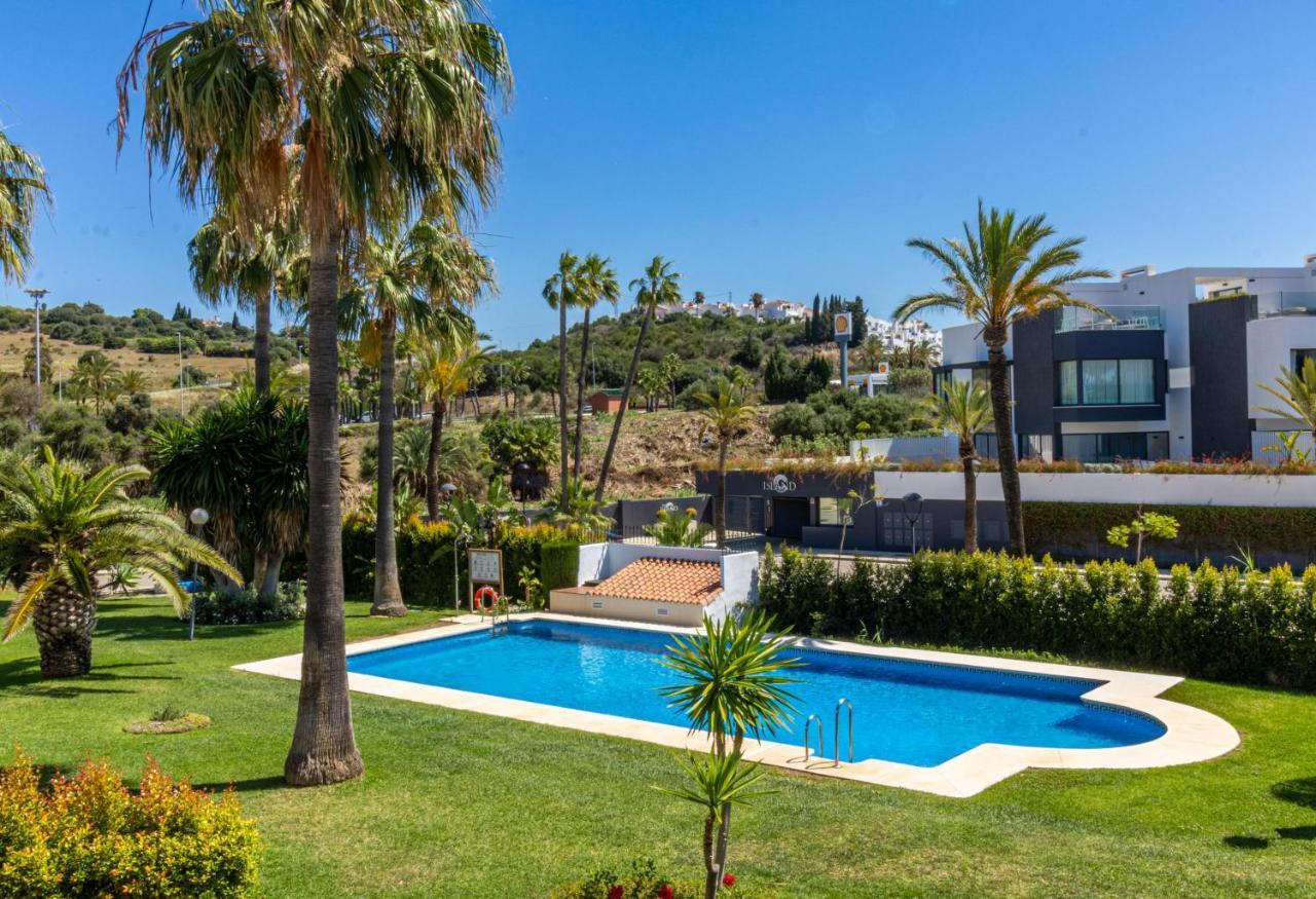 Spacious Beachfront Town House In Estepona With Fully Equipped Kitchen, Pools, Garden, Sea View Exterior foto