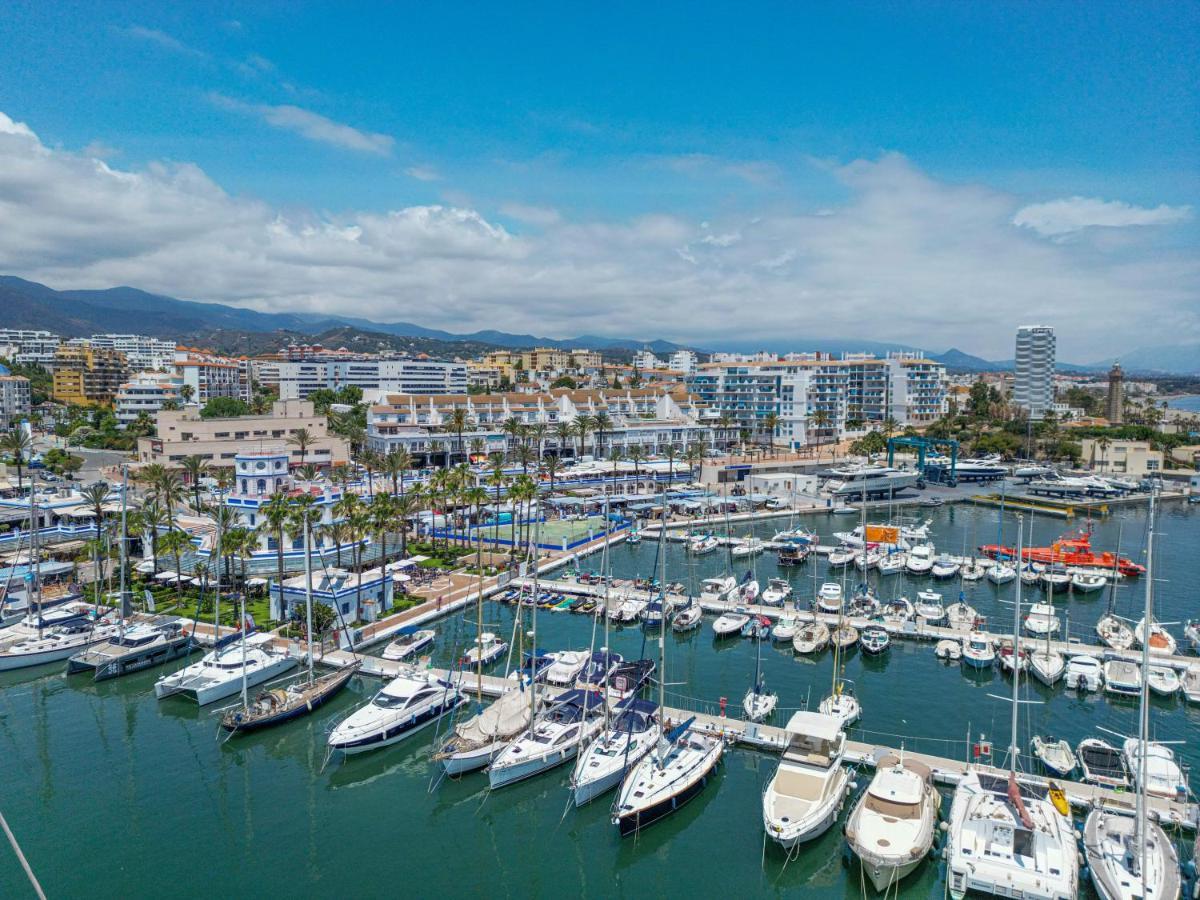 Spacious Beachfront Town House In Estepona With Fully Equipped Kitchen, Pools, Garden, Sea View Exterior foto