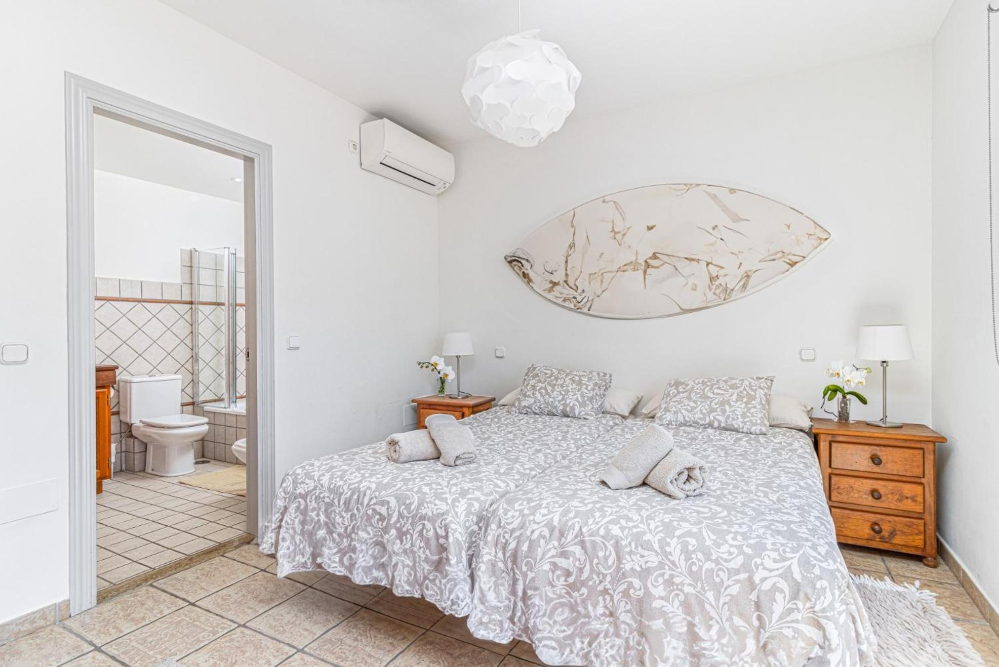 Spacious Beachfront Town House In Estepona With Fully Equipped Kitchen, Pools, Garden, Sea View Exterior foto